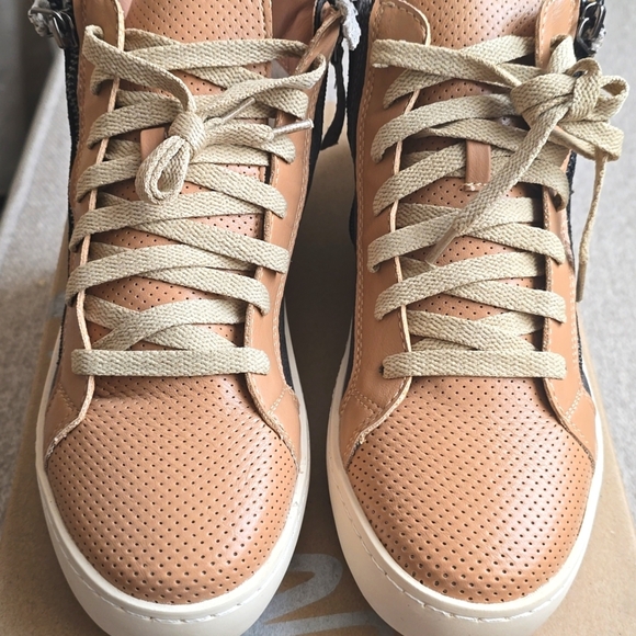 Mi.iM Elle Dark Gray Leather Lace-up High Top Star Sneakers - Picture 7 of 16